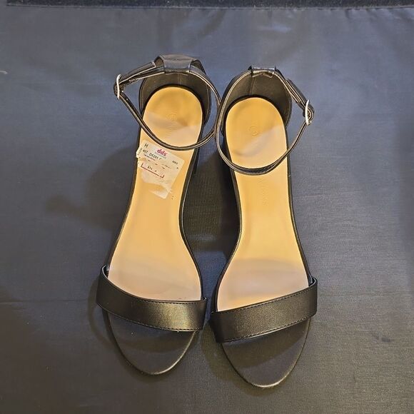 BRAND NEW WILD DIVA WOMEN'S ANKLE STRAP PLATFORM  LOW CHUNKY HEELS  SANDAL - Picture 3 of 15